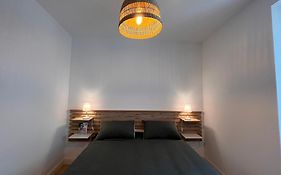 Appartement Lumineux 3 Pieces Pres Des Halles Et De La Plage, Wifi, Clim, Parkings Proches - Fr-1-239-910